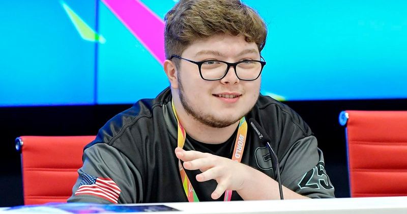 Fortnite player who paid off mom's student loan surprises her with wholesome news during live stream - Vimarsana News