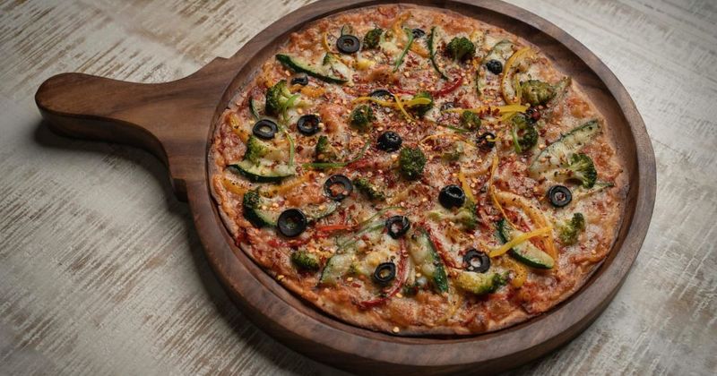 Restaurant's kind response to heartbroken customer's strange pizza request is winning hearts online - Vimarsana News